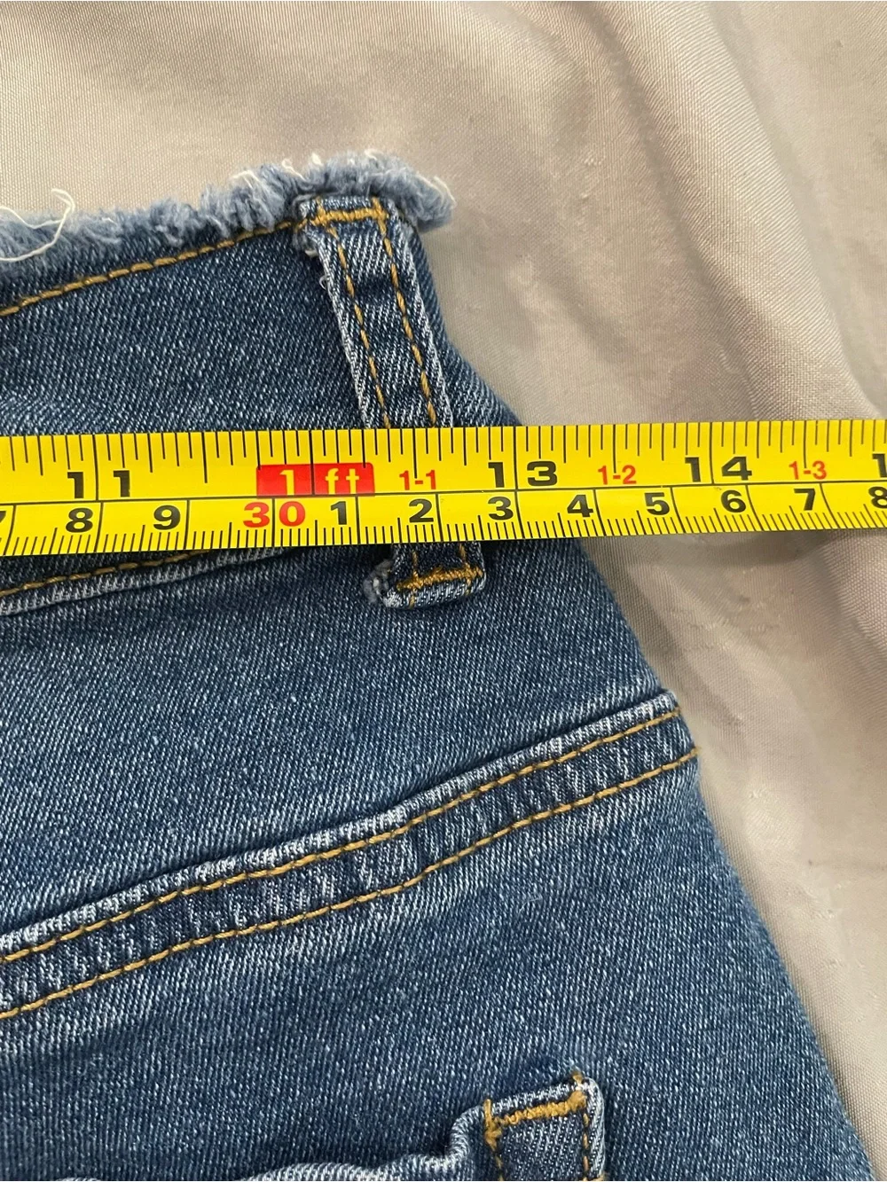🔥 TRENDY Frayed Raw Hem High-Rise Stretch Jeans! 💎 Size S (13” Waist) ✨